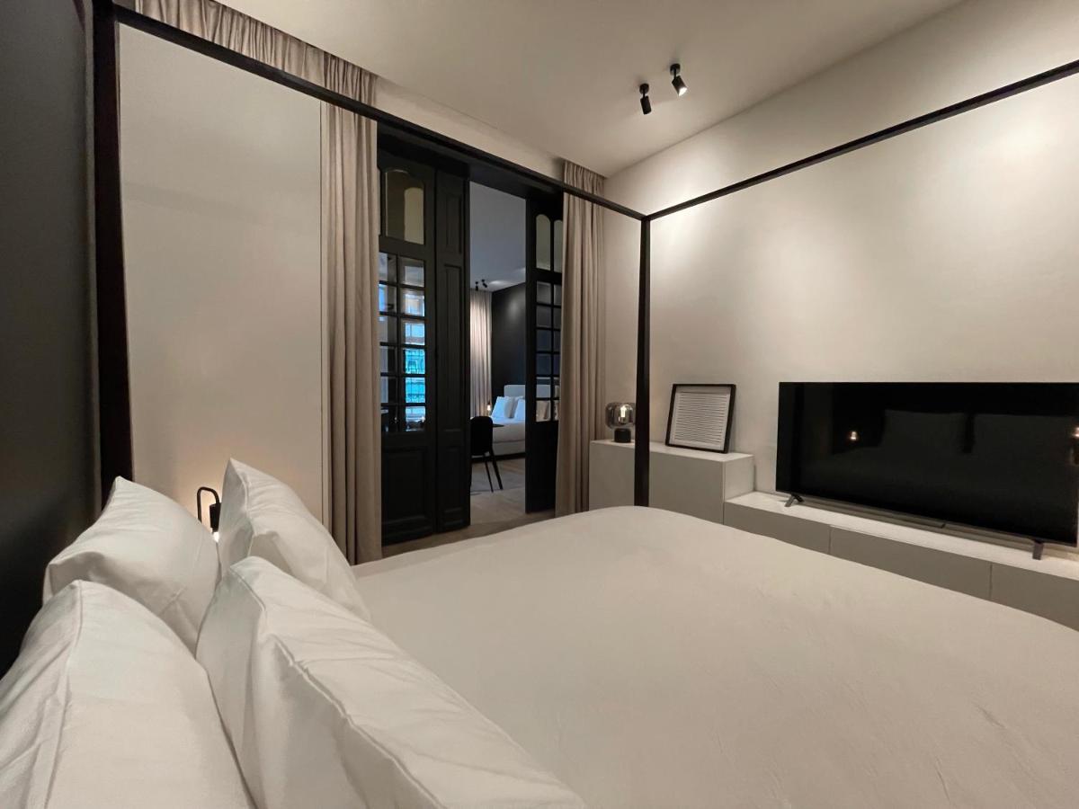 3 Bedroom Art-nouveau With Free Parking Apartment *