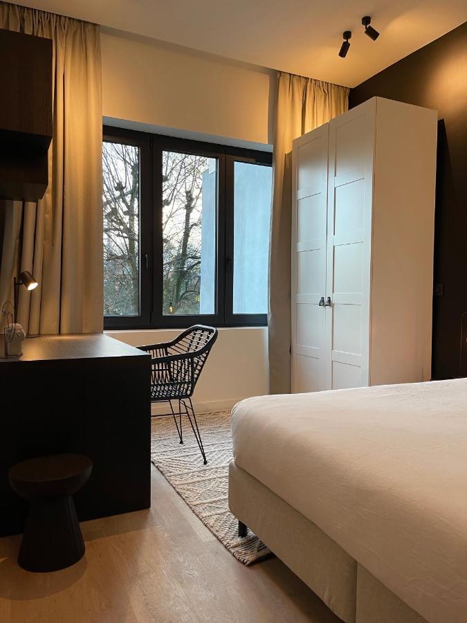 Apartment 3 Bedroom Art-nouveau With Free Parking *