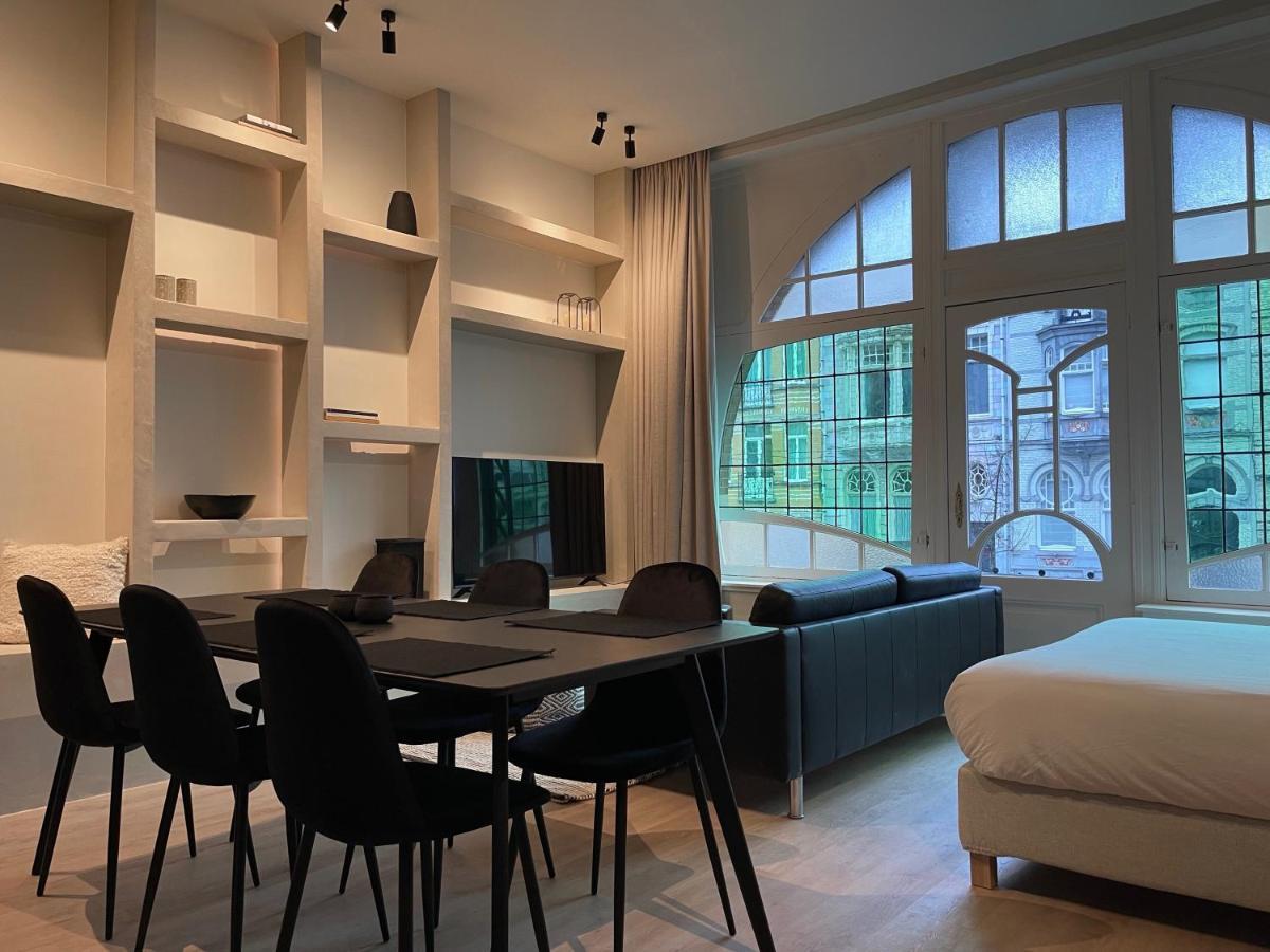 3 Bedroom Art-nouveau With Free Parking Apartment