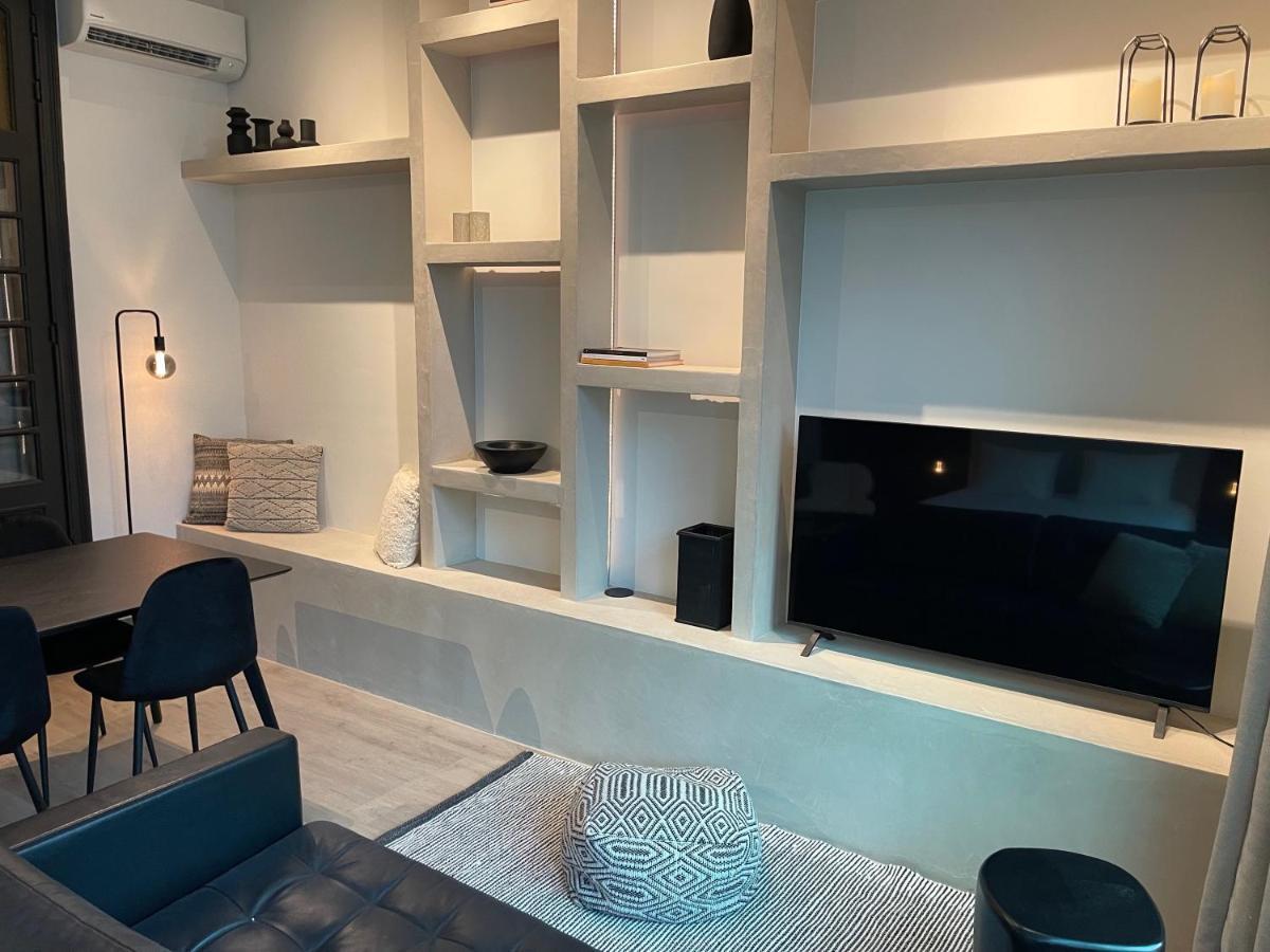 3 Bedroom Art-nouveau With Free Parking Apartment