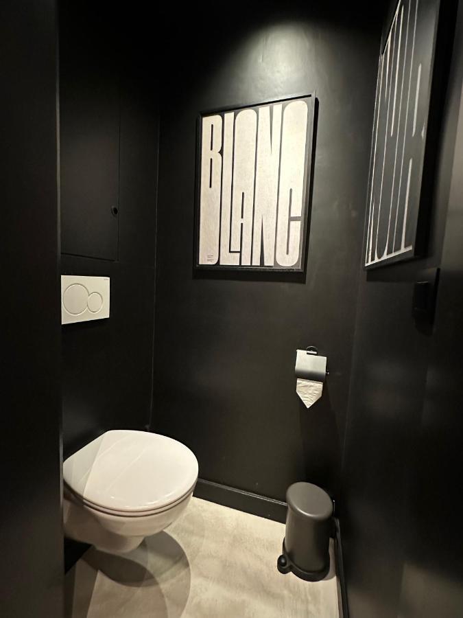 3 Bedroom Art-nouveau With Free Parking Apartment *