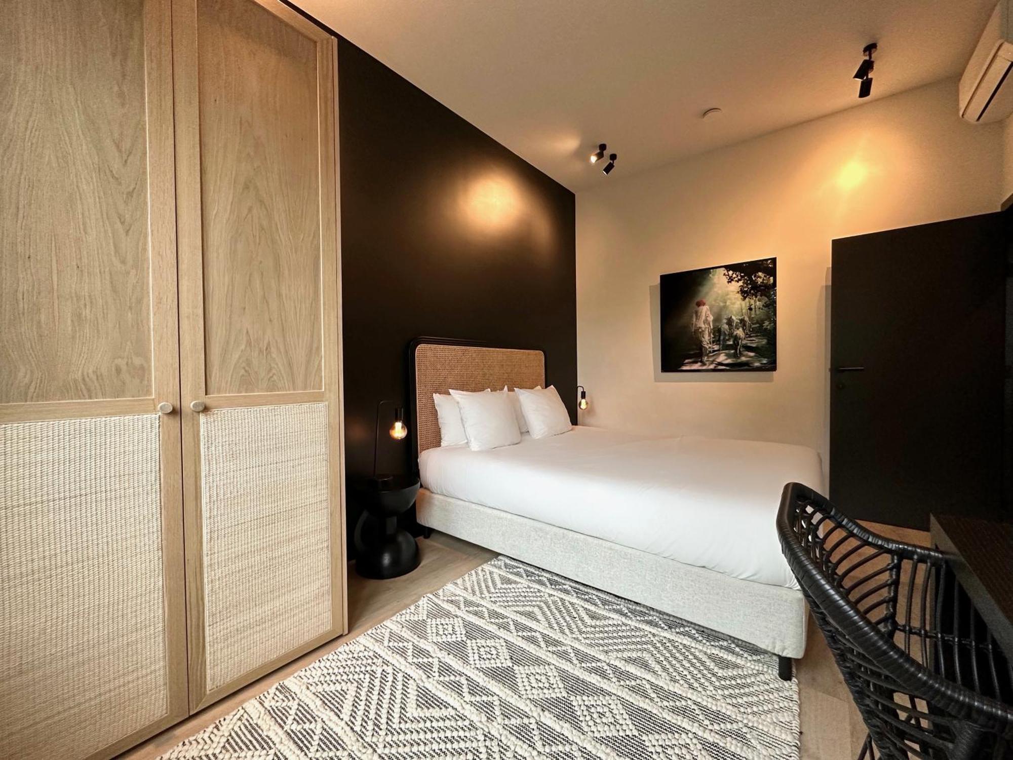 3 Bedroom Art-nouveau With Free Parking Apartment Ghent