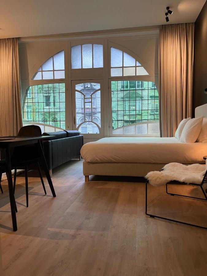3 Bedroom Art-nouveau With Free Parking Apartment
